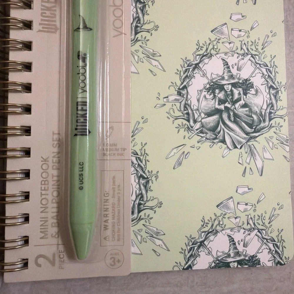 Wicked Limited Édition Yoobi Notepad Pen and Notepad w/ pen: Green Elphaba